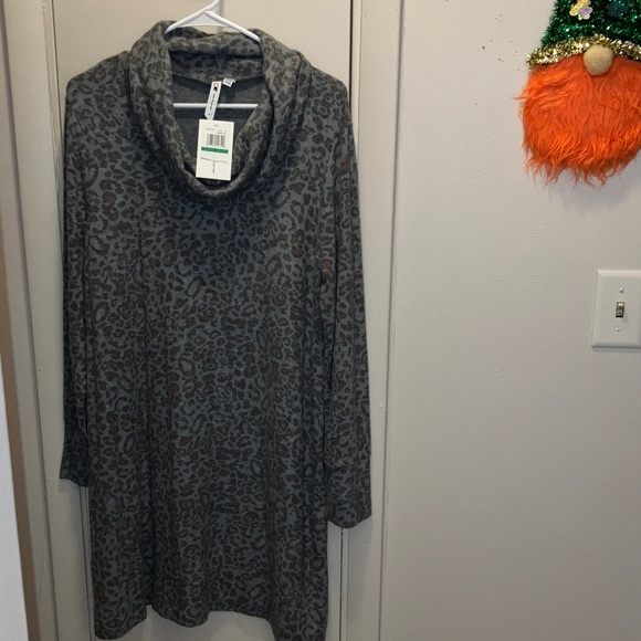 Cable & Gauge Dresses & Skirts - Cable & Gauge Gray Leopard Asymmetrical Cowl Neck Dress Large New